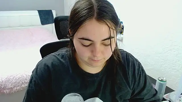 kitsune_8 Adlı Modelin Canlı XXX Sohbeti