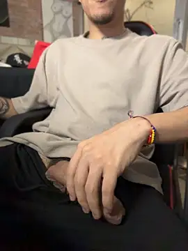 AlphaMasterXxx 现场XXX聊  天