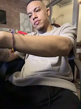 AlphaMasterXxx – Naživo XXX chat