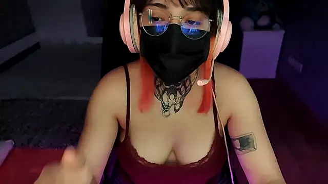 Chat +18 de Lucyiy_ ao vivo