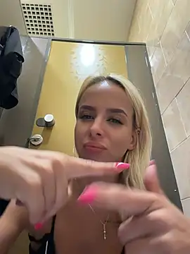 XXX chat uživo modela LikaCat