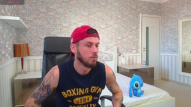 JonahShaw Adlı Modelin Canlı XXX Sohbeti