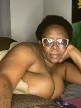 BoobsQueeen Chat XXX live