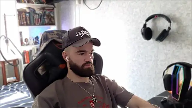 הופעת וובקאם של _Serious_Man