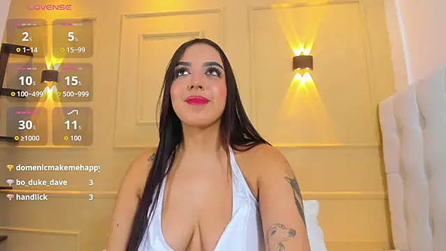IVONNEREYES' Live XXX Chat