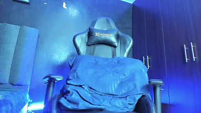 Chat +18 de Enzo_Maserati ao vivo