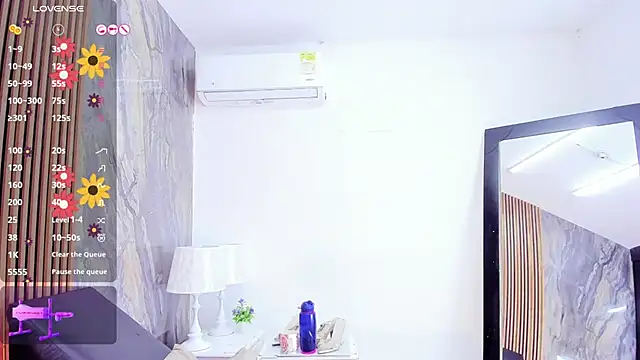 LauraSaenz01: απευθείας συνομιλία ΧΧΧ