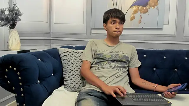 Elioth_18 – Naživo XXX chat