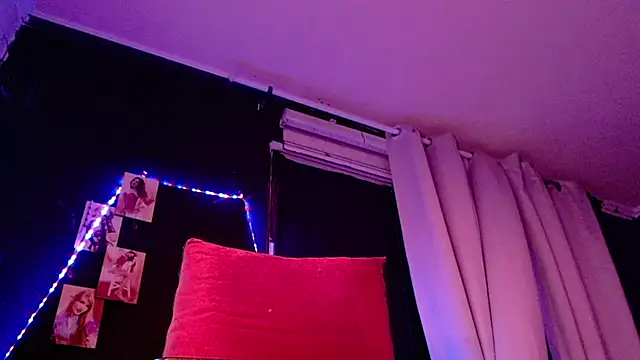 PervertedMissCloe Live XXX-chat