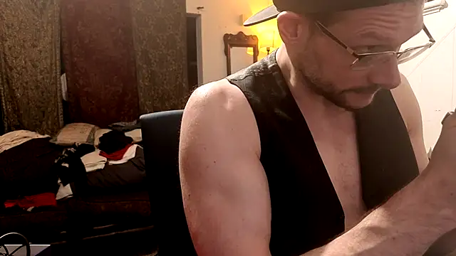 MasterDaddyCool's Live XXX Chat