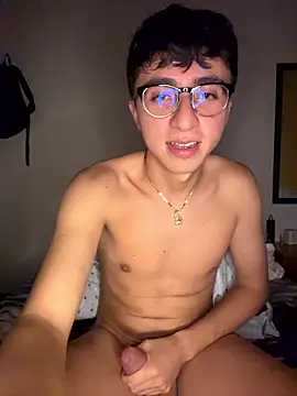 แชท XXX สดของ CamiRojas_boy
