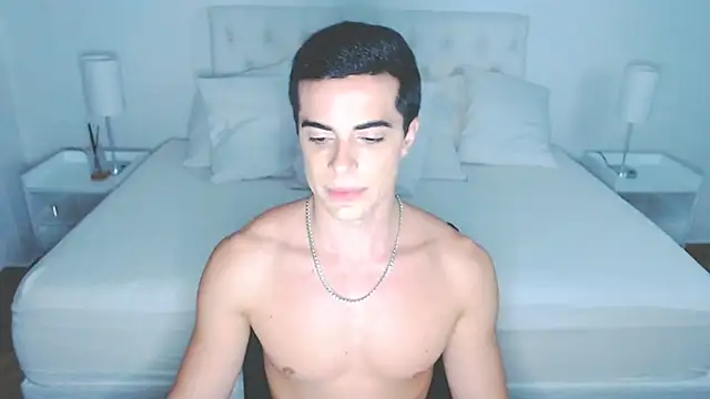 mr_hunterx Show in webcam