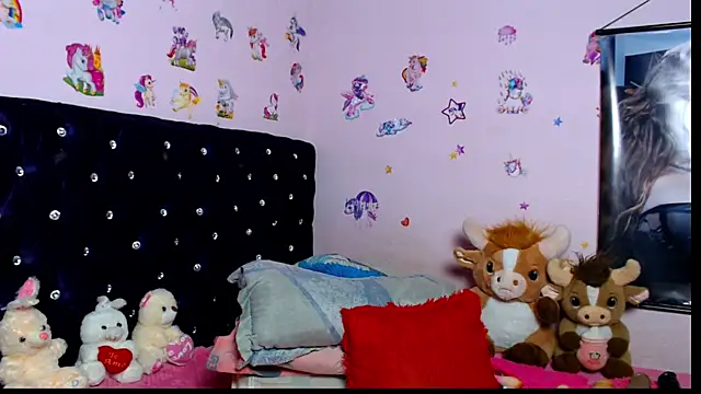 ShantalsSecret – Naživo XXX chat