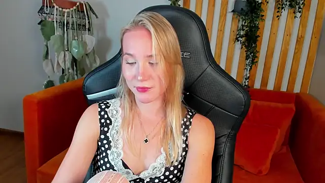 ElaraVoltage's Live XXX Chat