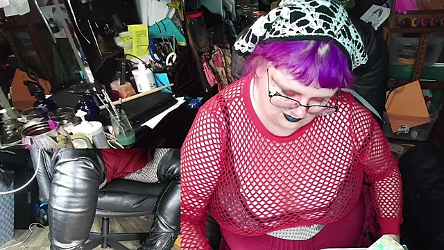 Sinstresshemlock's Live XXX Chat