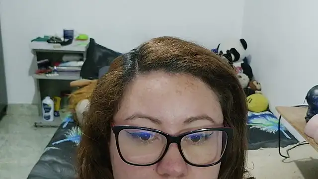 curly_greeneyed's Live XXX Chat