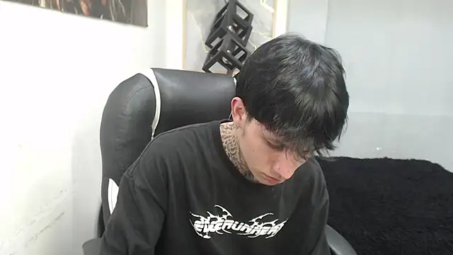 Cry_thereal Chat XXX in diretta