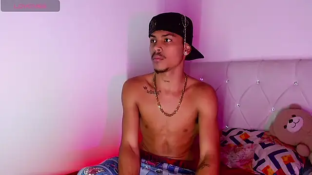 Angel_foxc13 élő XXX-chatje