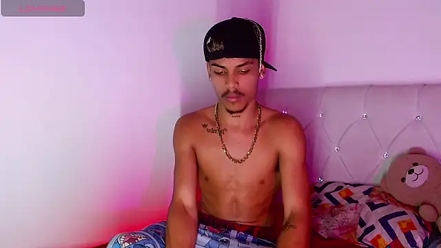 Angel_foxc13 élő XXX-chatje