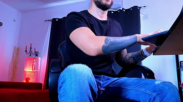 MightyAaron66 XXX чат на живо