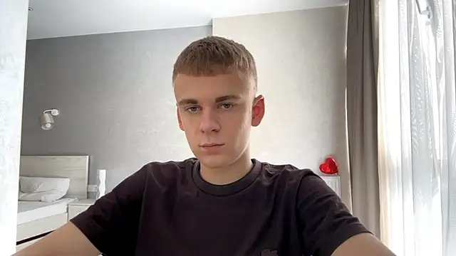Show modela SoloFury na web-kameri