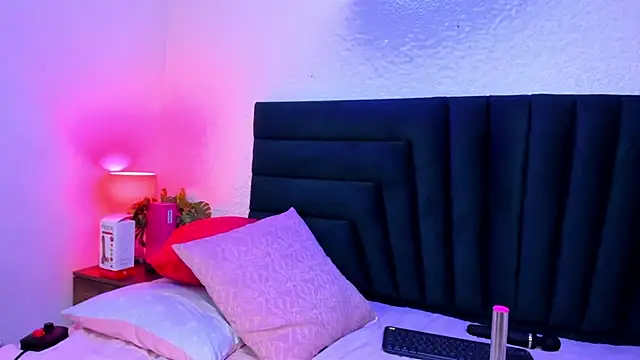 Chatroom XXX en direct de VictoriaRouge_