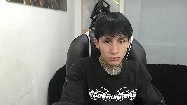Cry_thereal élő XXX-chatje