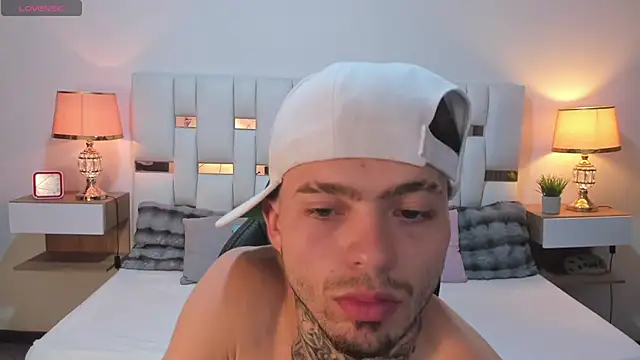 Zeus_damian21n Live XXX chat