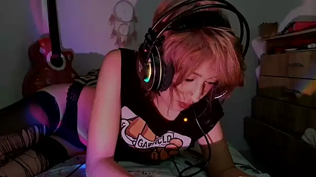 צ'אט XXX בשידור חי של kittenpasive30