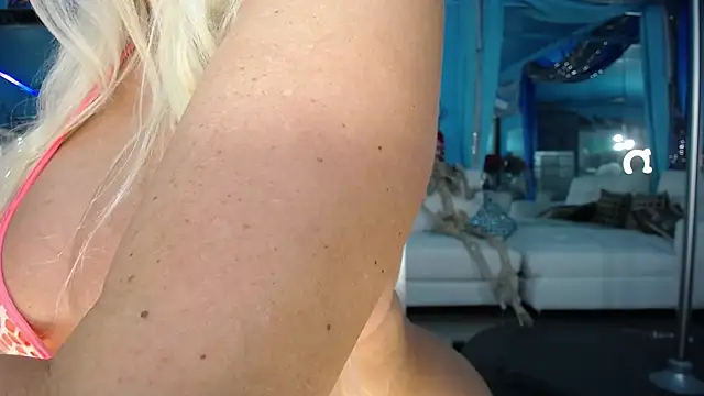 Živý XXX chat ADRIANNA_FOX