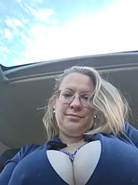 BustyLanaX Webcam Show