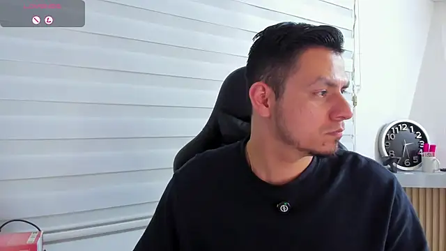 XXX chat uživo modela Rick_Adams