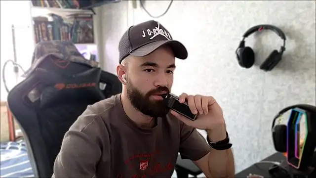 XXX chat uživo modela _Serious_Man