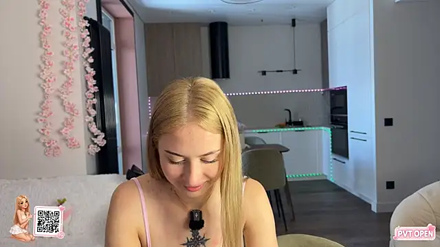 BlondieBoom – Naživo XXX chat