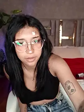 Karin_Ks Chat XXX in diretta