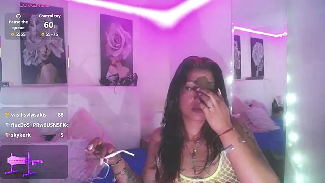 SamathaMay élő XXX-chatje