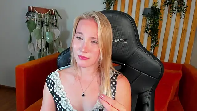 Chat +18 de ElaraVoltage ao vivo