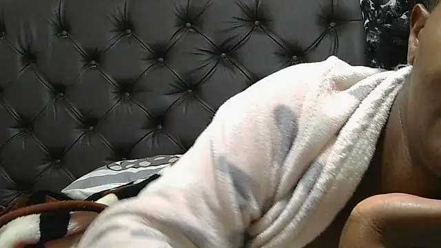 sluttylaura21's Live XXX Chat