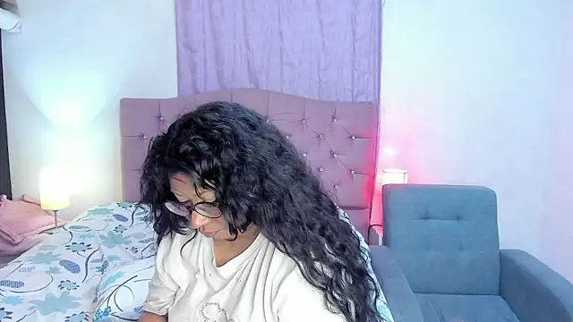 Latinabombsheell 即時 XXX 聊天