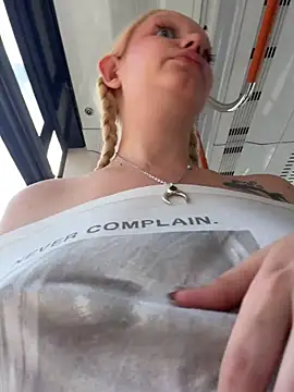 Elfi_InPublic XXX чат на живо