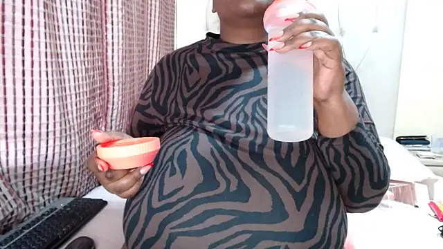 Chat XXX ao vivo de CHOCOLATEDARKBUSTYX