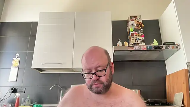 theitalianbear Chat XXX live