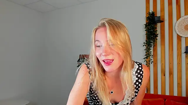 Chat +18 de ElaraVoltage ao vivo