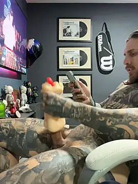 ThomasHells live XXX chat