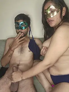 Curvy_Sakhi Adlı Modelin Canlı XXX Sohbeti