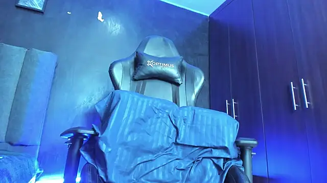 Enzo_Maserati live XXX chat