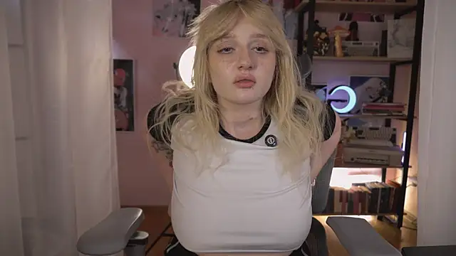 צ'אט XXX בשידור חי של ELLIEJAY