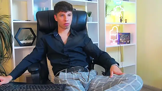 צ'אט XXX בשידור חי של ThomasEdisonn