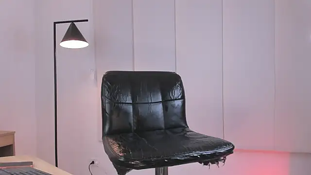charlie_euse Chat XXX in diretta