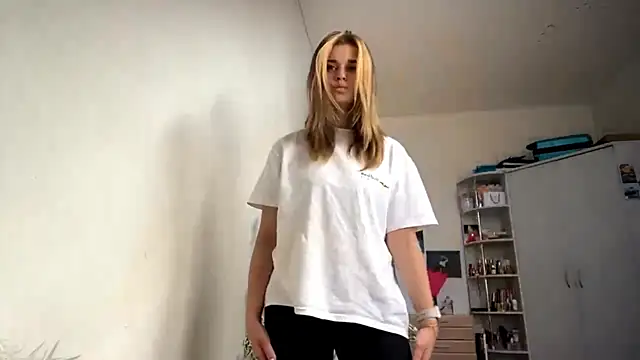MiaRoika's Live XXX Chat